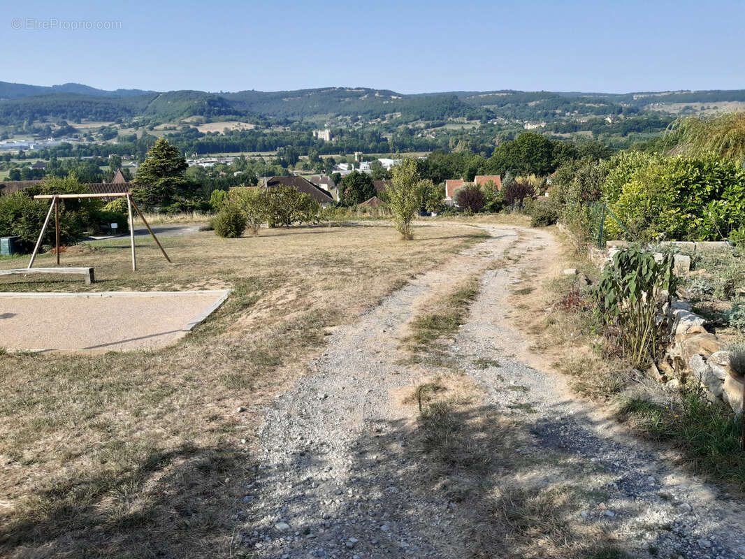 Terrain à SAINT-LAURENT-LES-TOURS