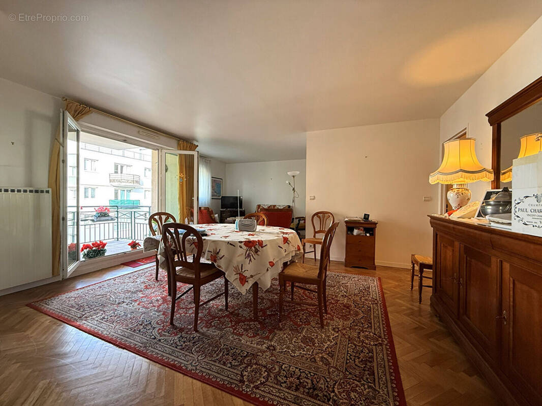 Appartement à MONTROUGE