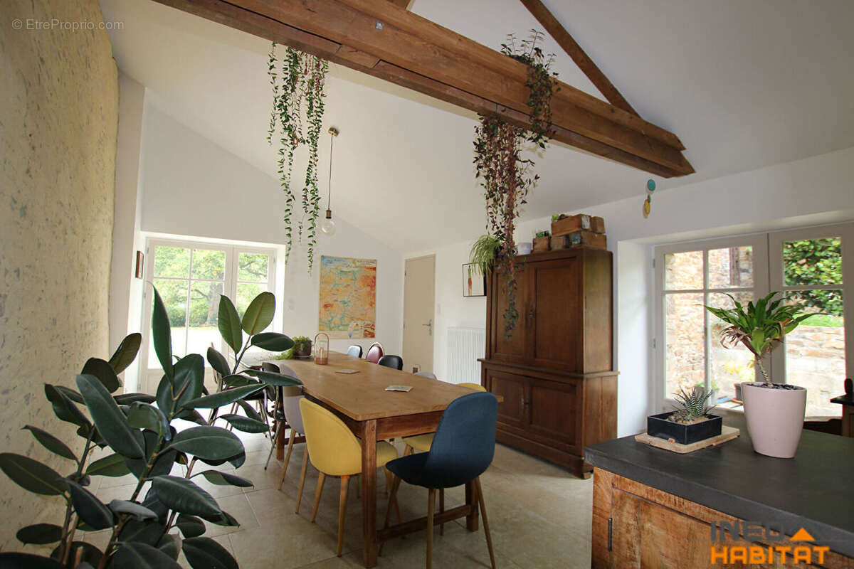 Maison à BOURG-DES-COMPTES