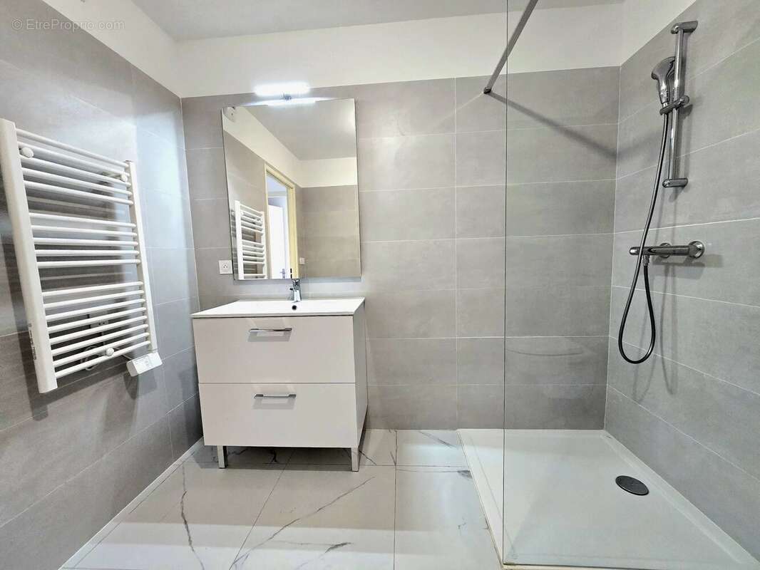 Appartement à BORMES-LES-MIMOSAS