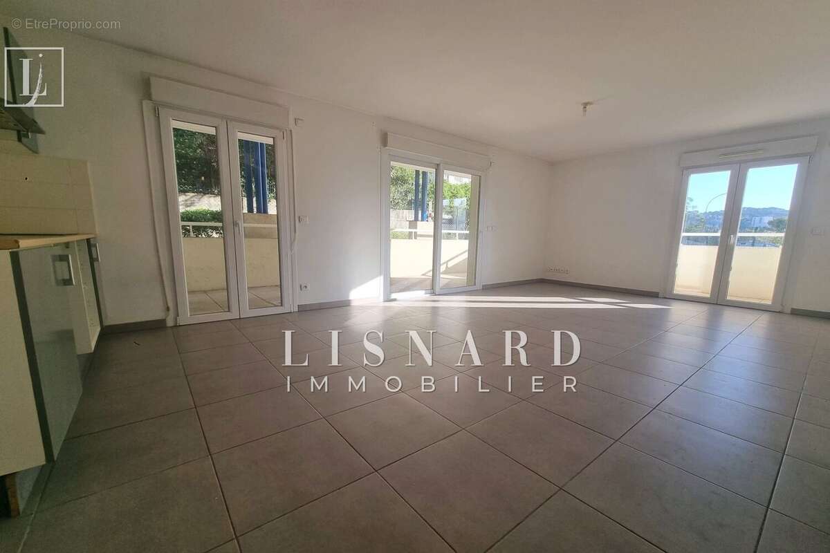 Appartement à VALLAURIS