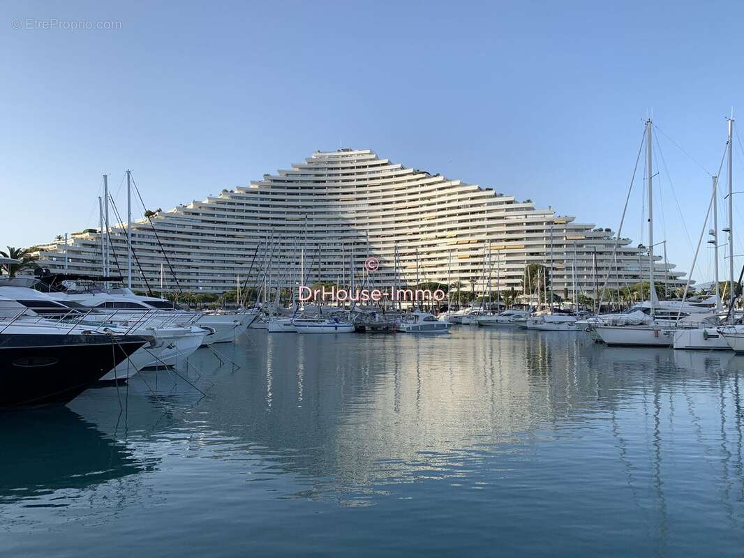 Commerce à VILLENEUVE-LOUBET