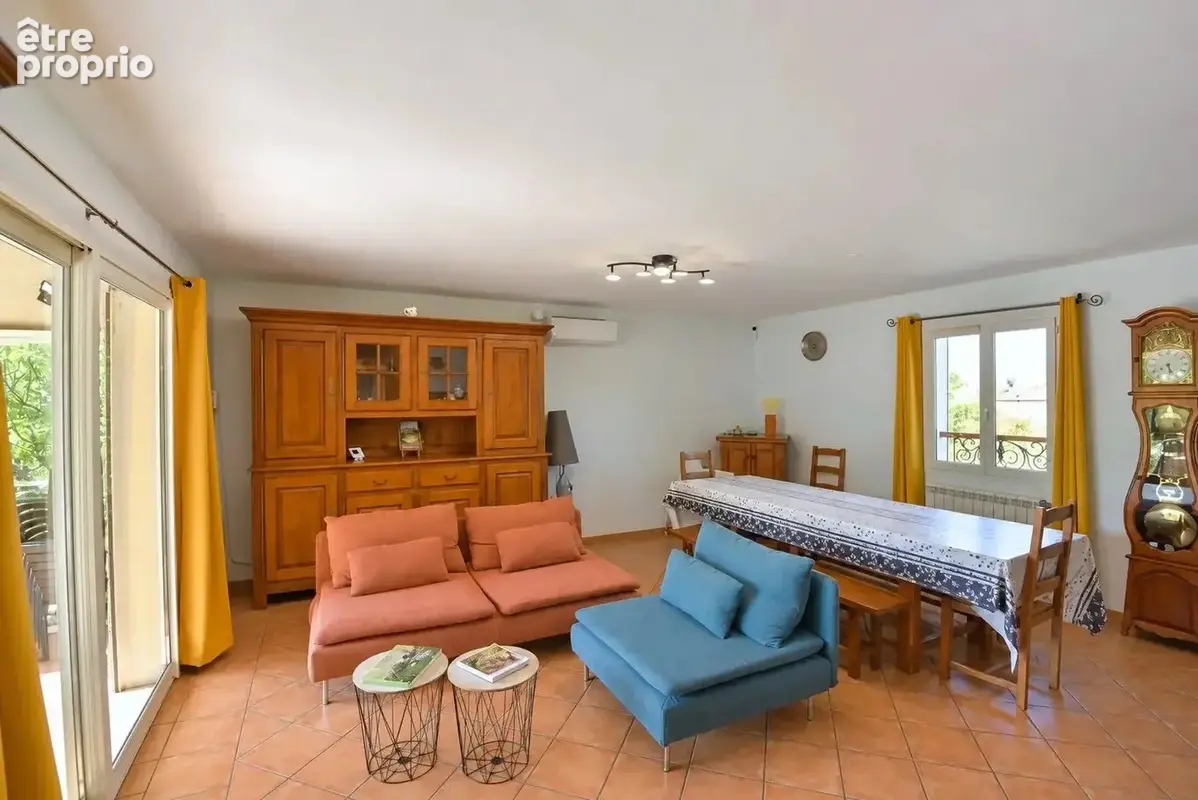 Saint-Paul-en-Forêt – Villa 140 m², 4 chambres, piscine chauffée et garage - photo 5