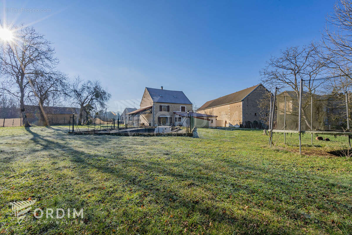 Maison à ETAIS-LA-SAUVIN