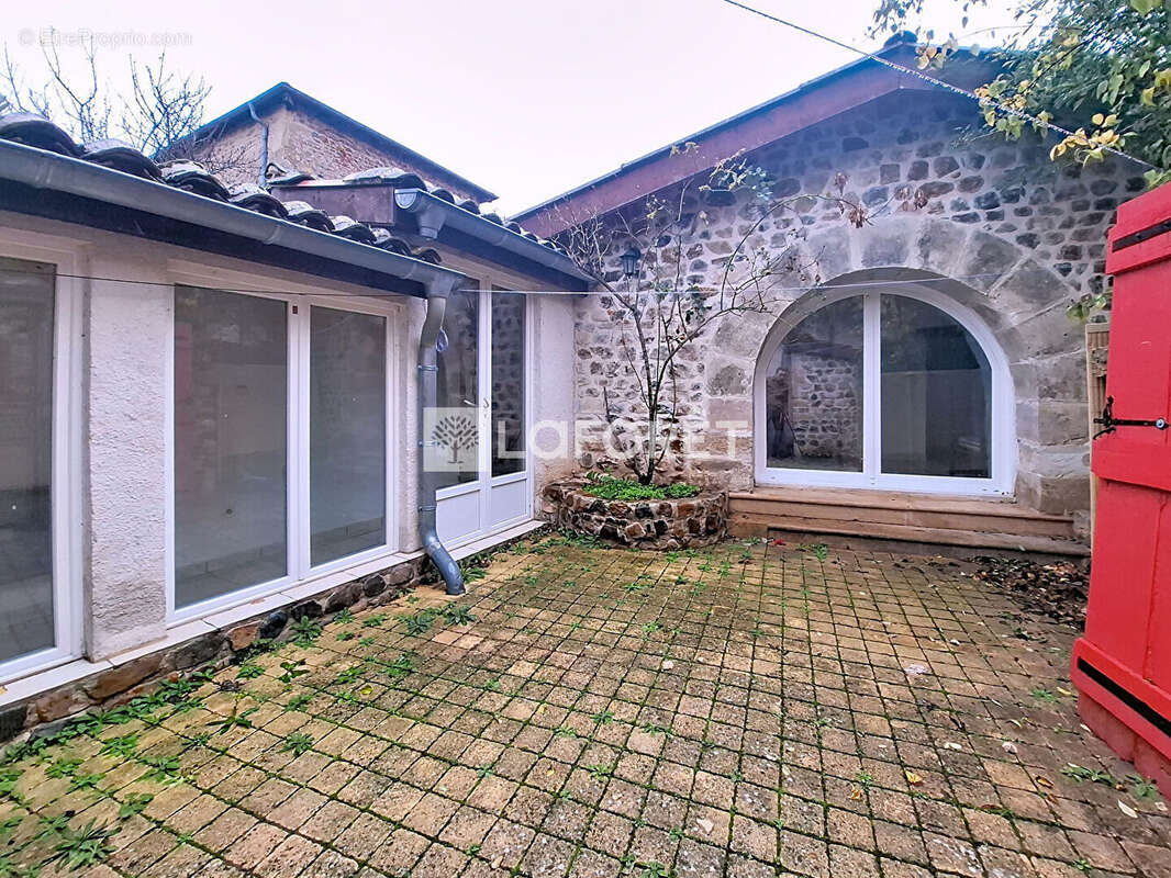 Maison à LA CHAPELLE-DE-GUINCHAY