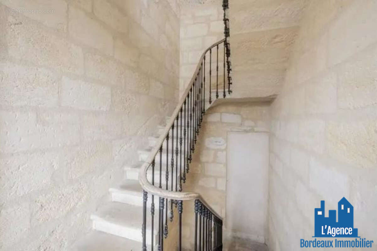 Déjà vendu par l'agence !!! bordeaux- proche du lycee montaigne et de la victoire- appartement t2 duplex vendu libre ! - photo 7