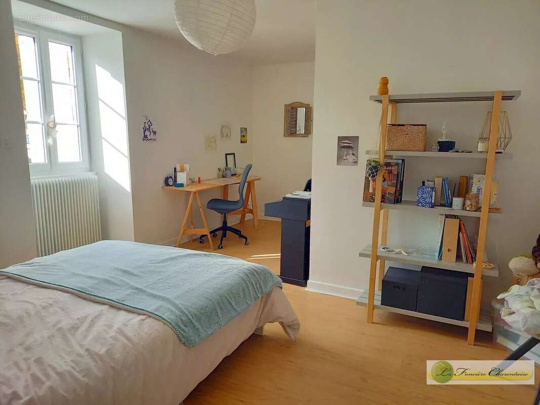 Maison à SAINT-AMANT-DE-BOIXE