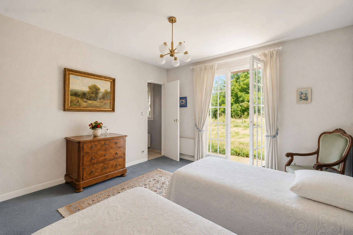 Les loges-en-josas - Belle Maison de 190m2 sur un terrain de 1225m2 - photo 6
