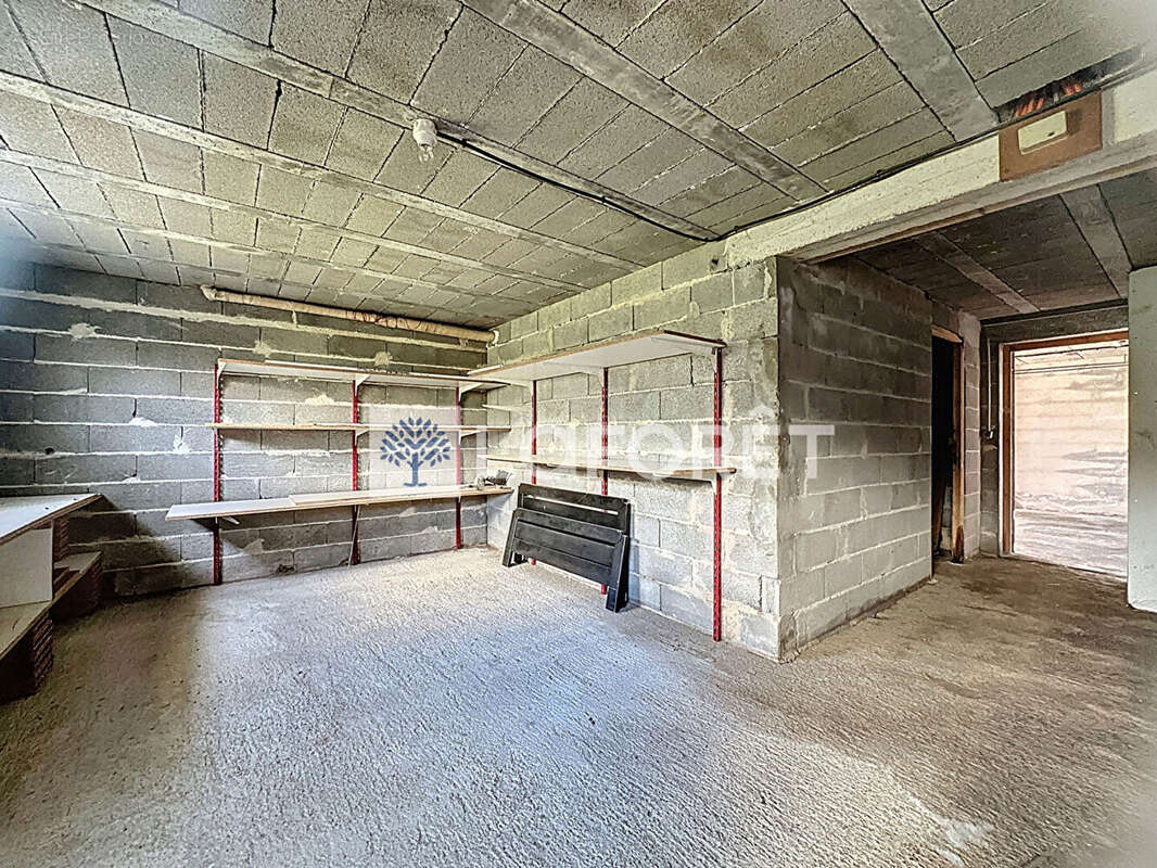 À vendre - Maison de 100 m2 en plein bourg de La Peyratte - photo 15