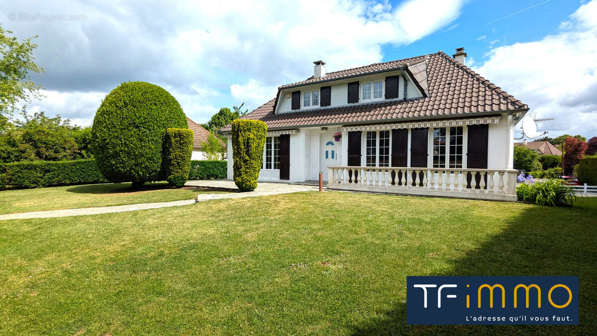 Maison à VELAINE-EN-HAYE