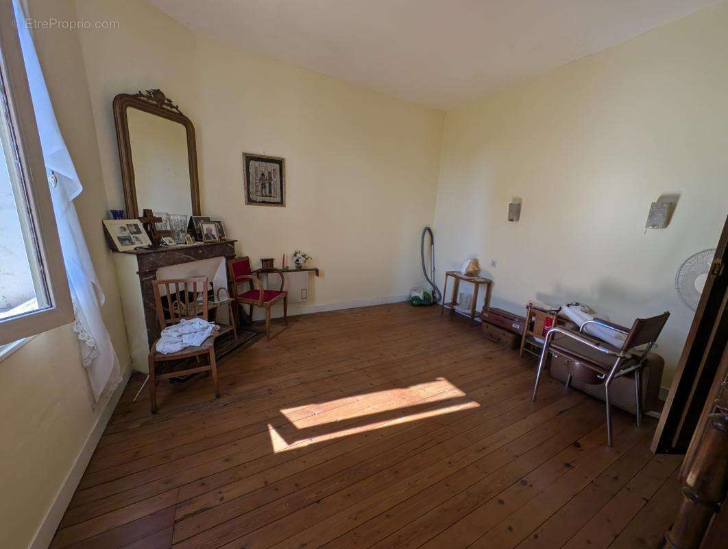FLOIRAC maison duplex à rénover 55 m² sur 394 m² – 139000€ - photo 3