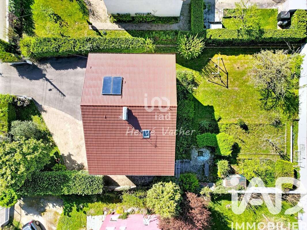 Maison 200 m² à Saint-Denis-Les-Bourg  - photo 3