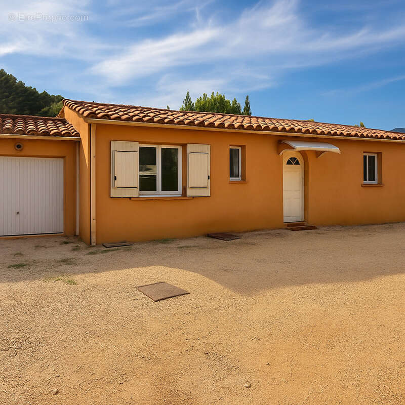 Maison à SOLLIES-TOUCAS