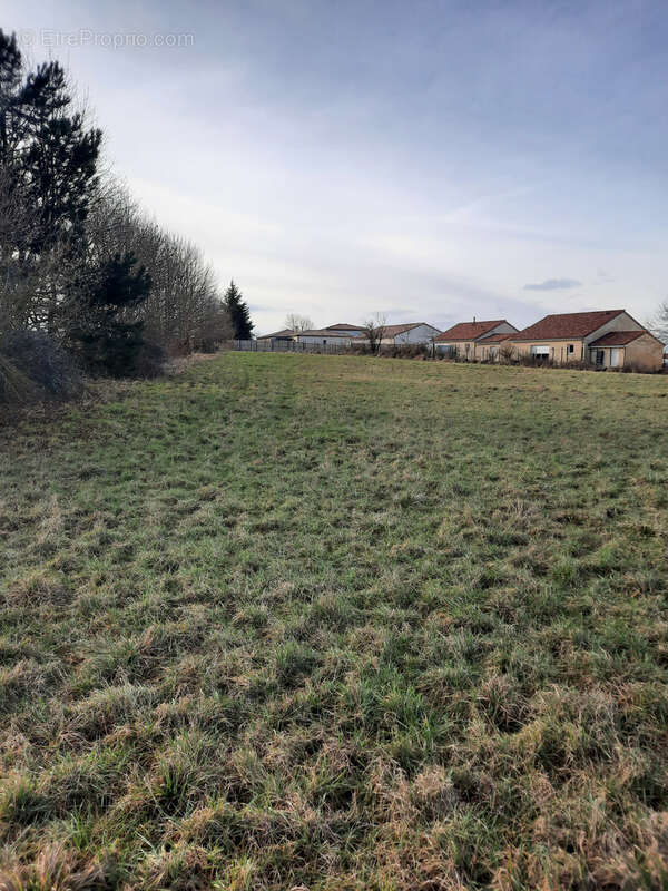 Terrain à LA CAVALERIE