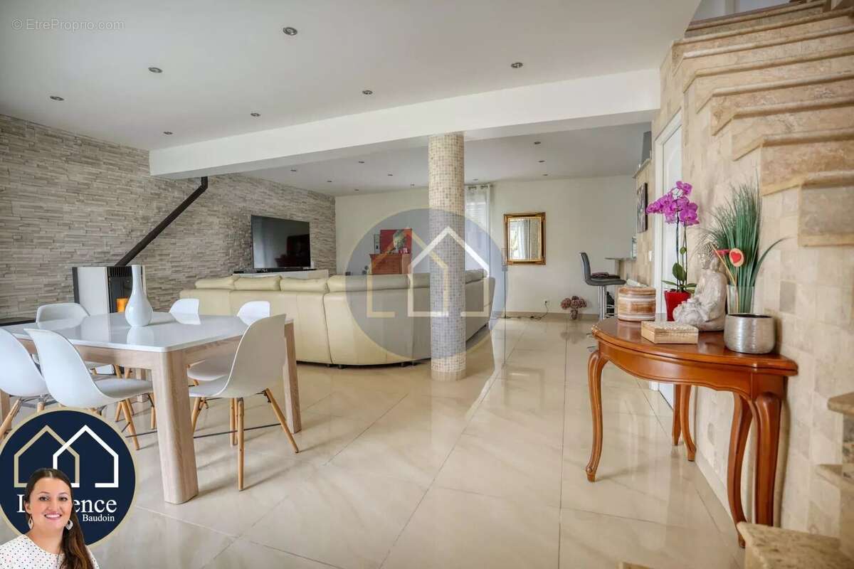 Maison à HOUDAN