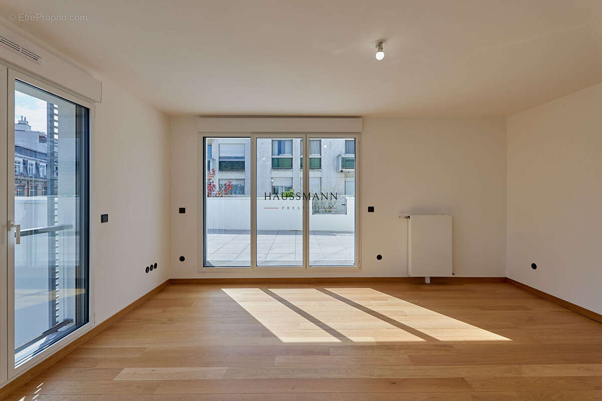 Appartement à PARIS-17E