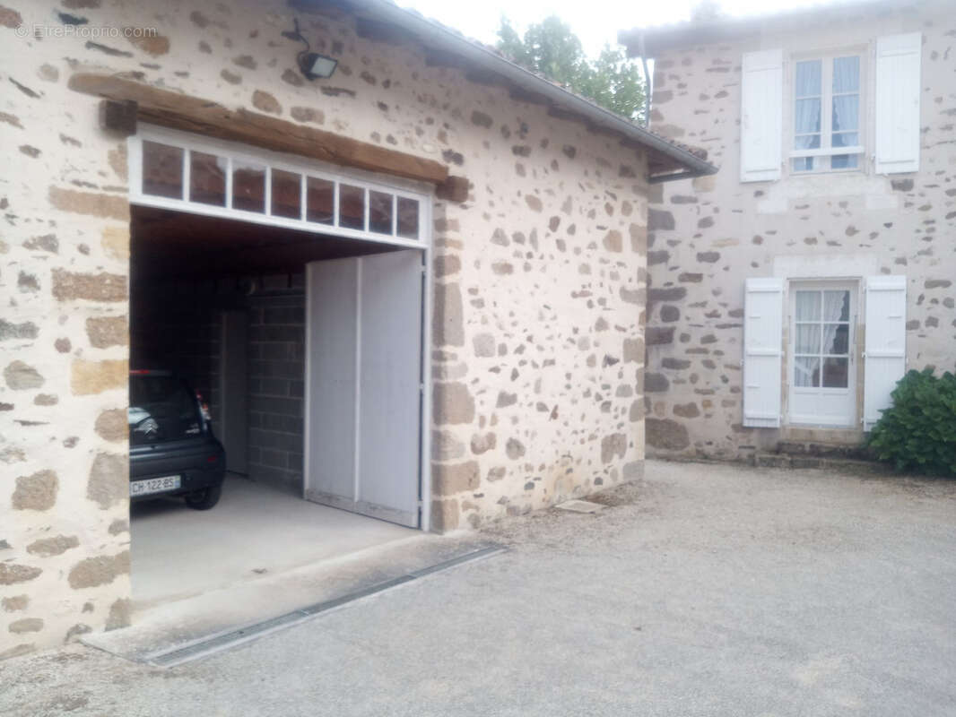 Maison à CHERVES-CHATELARS