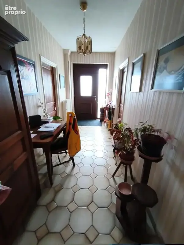 Maison 207 m² à Saint-Fraimbault  - photo 4