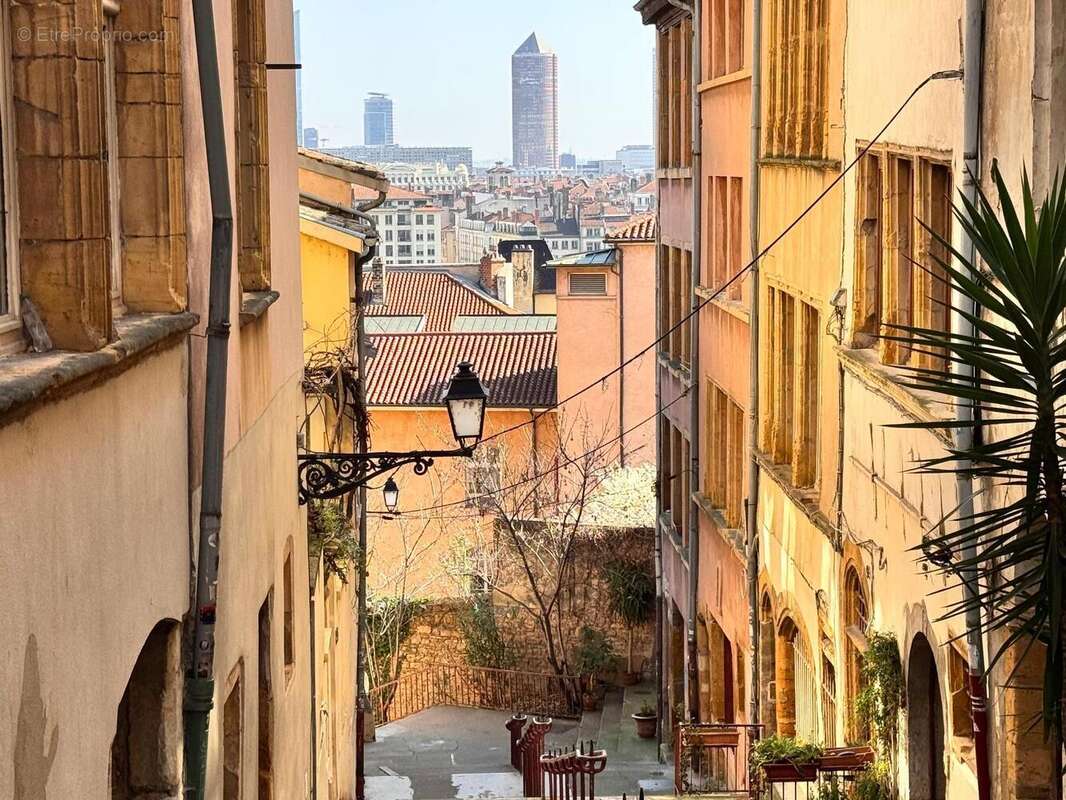   - Appartement à LYON-5E