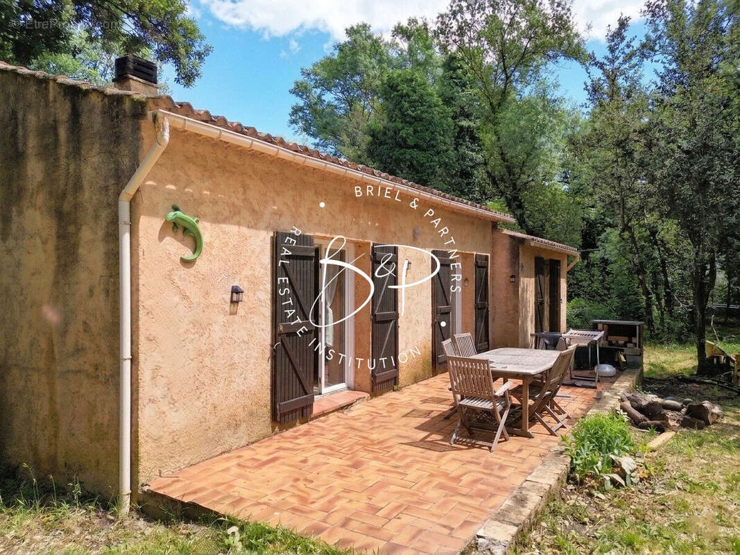 Entre Lorgues et Le Thoronet , Maison 2 chambres avec 1300 m² de terrain - photo 4