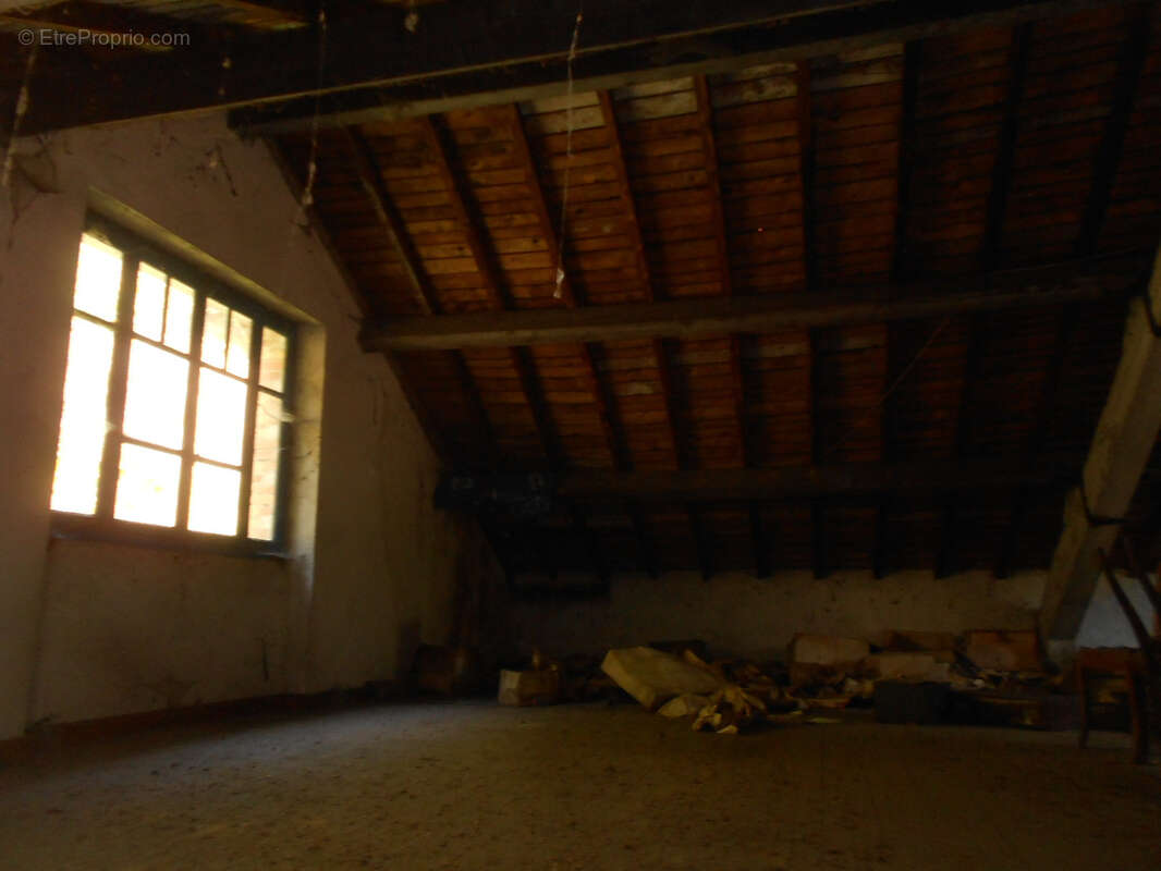 Maison à rénover avec 2 appartements indépendant + garage et ateliers - photo 14