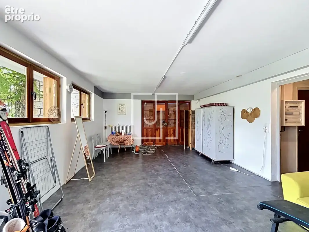 Viager occupé avec réserve d'usufruit   Propriété de 216 m2 composée de 3 appartements   Barcelonnette (04400) - photo 16