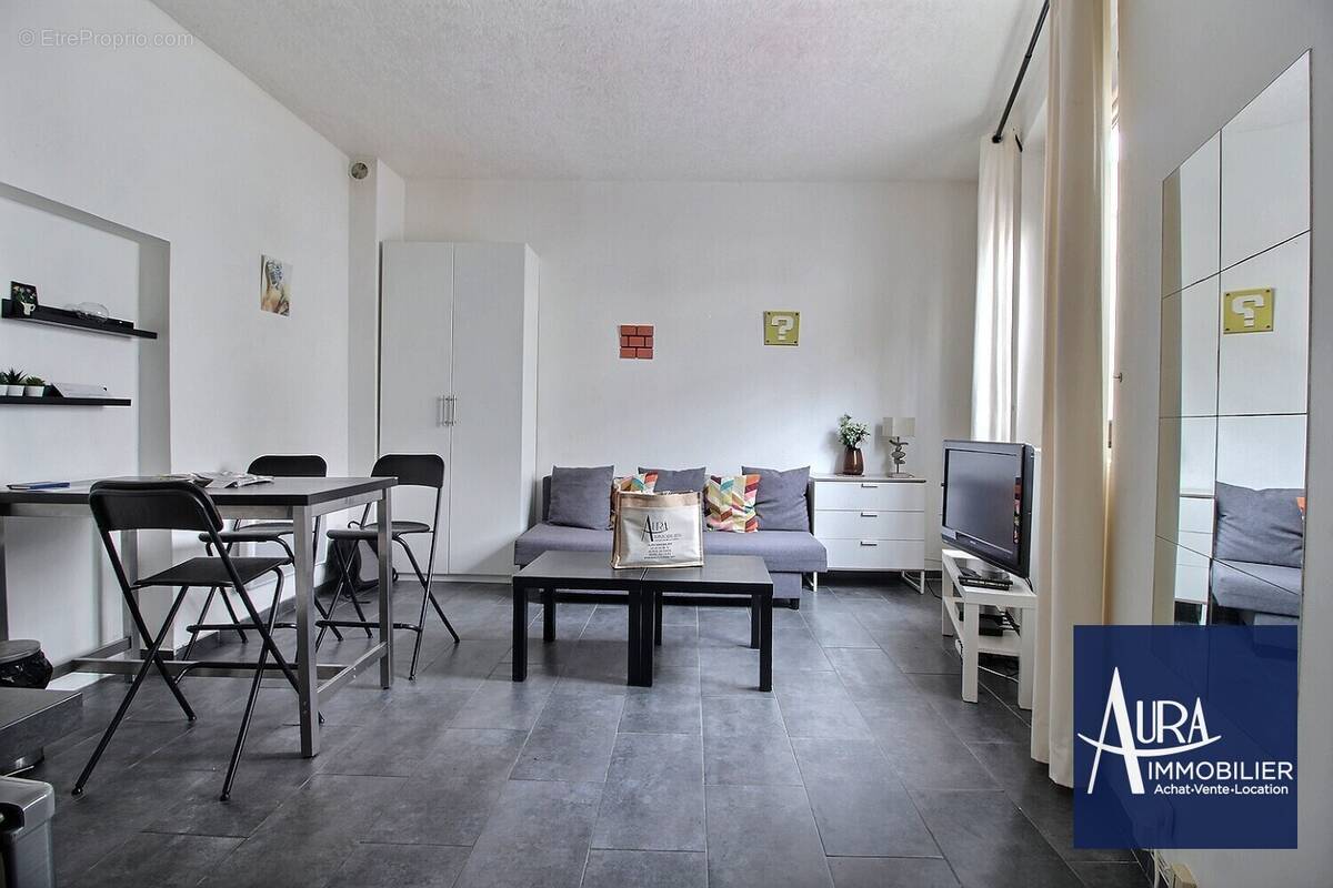 0_0001 - Appartement à LES LILAS