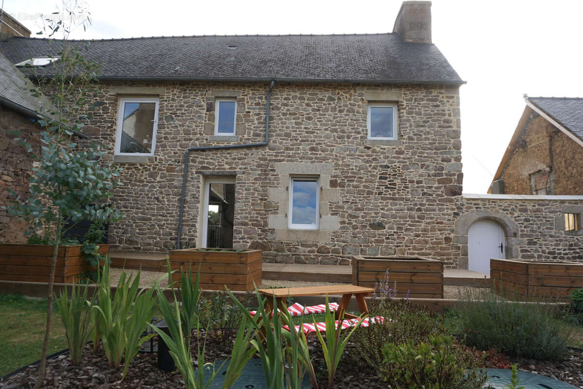 Maison à YVIAS
