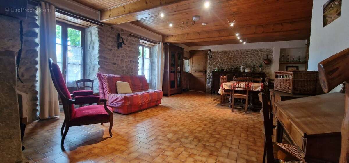 Maison de ville avec garage, caves et espace indépendant - photo 4