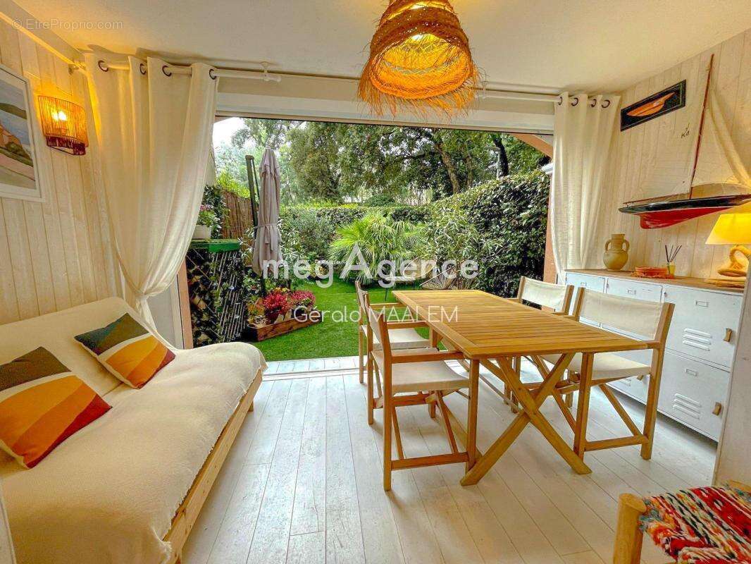 Appartement à LA CROIX-VALMER