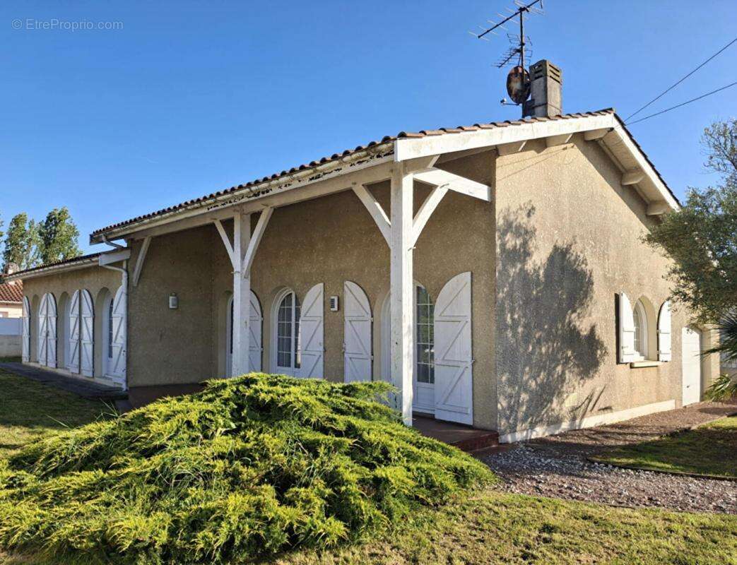 Maison à AMBES
