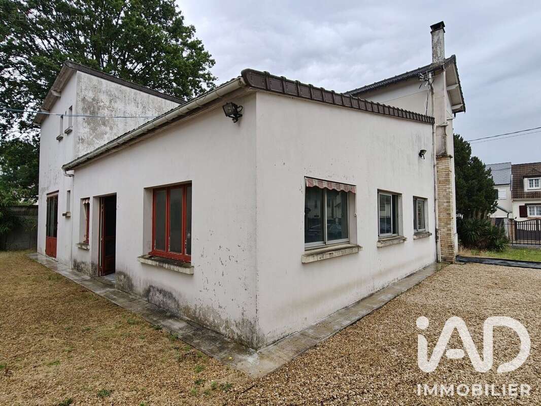 Commerce 435 m² à Chelles  - photo 3