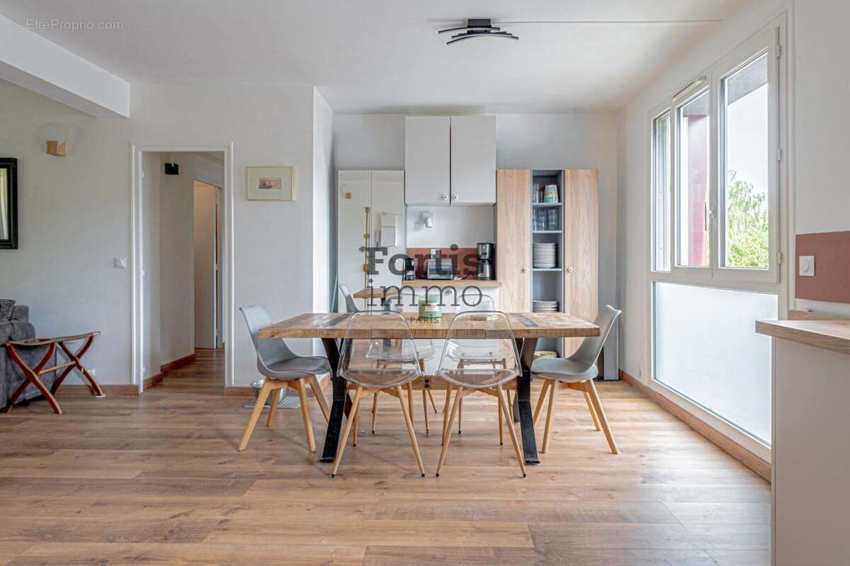 Saint-denis - appartement rénové avec balcon plein sud - photo 4