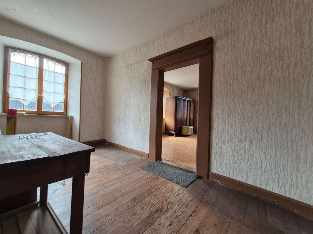 Maison à STEINBRUNN-LE-HAUT