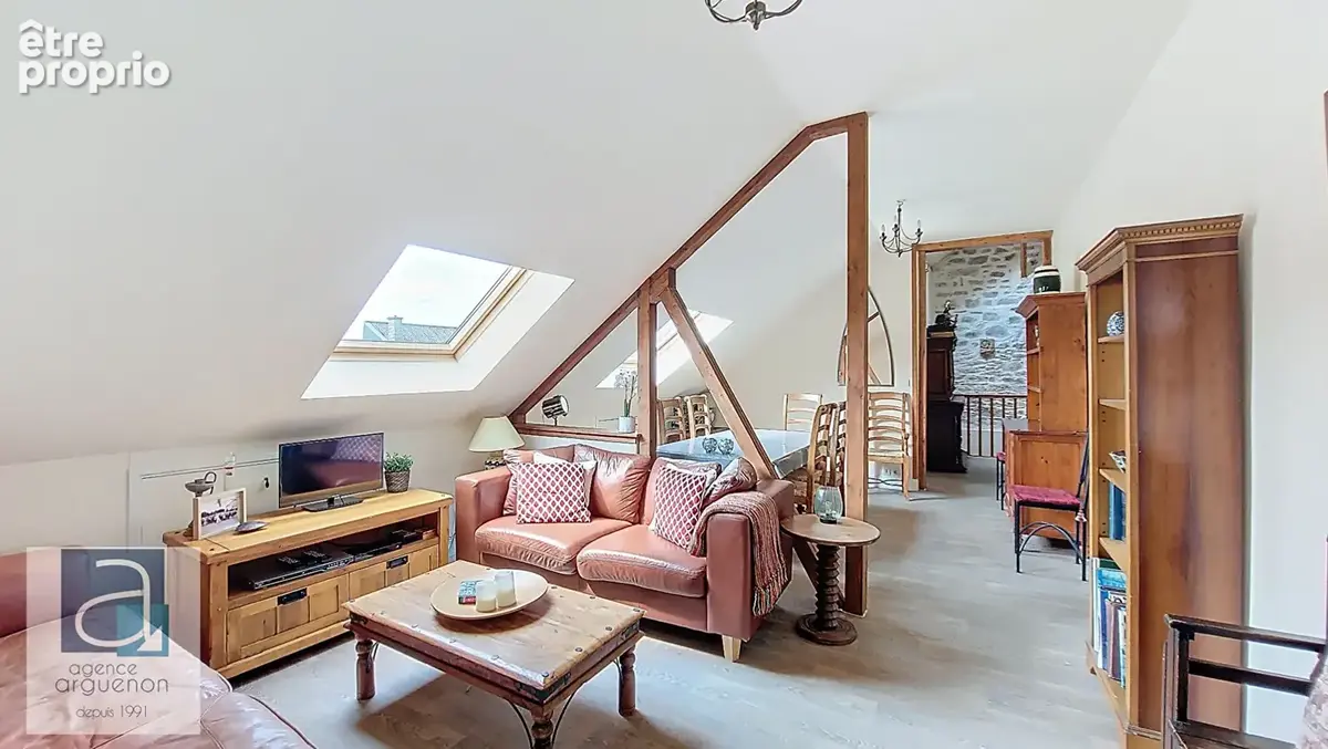 En plein coeur de DINAN, de l'espace, du charme et de la lumière ! au 2ème et dernier étage, 109 m2 au sol (76 habitable) - photo 5