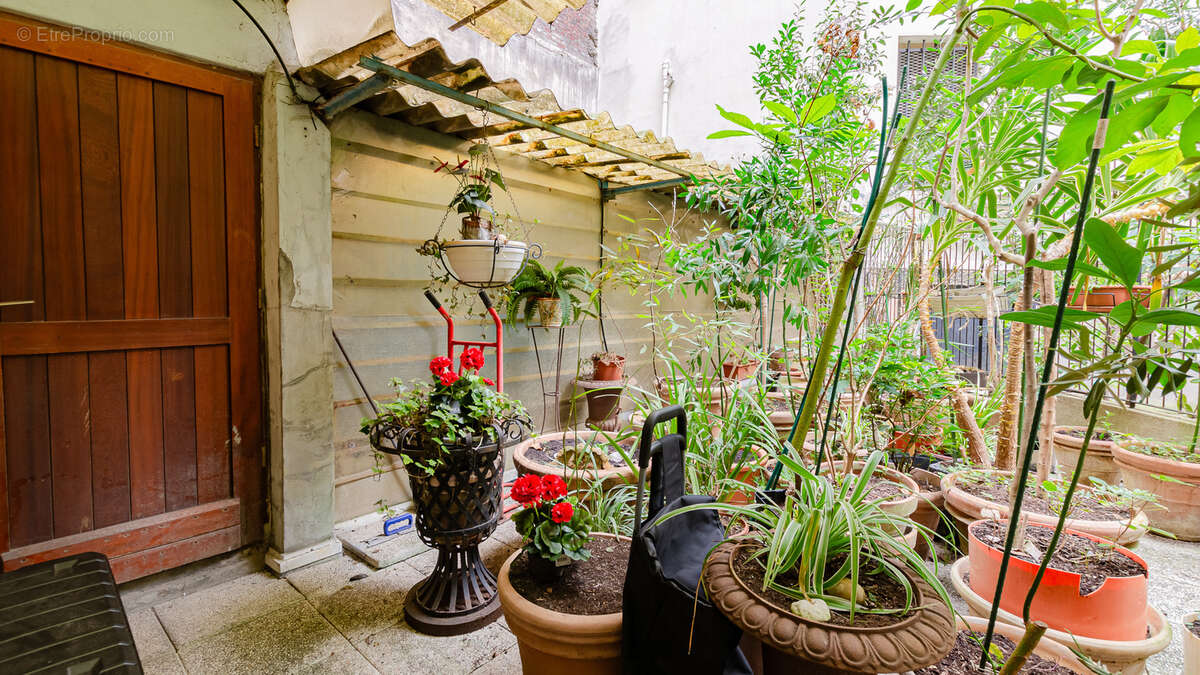 Commerce à PARIS-16E