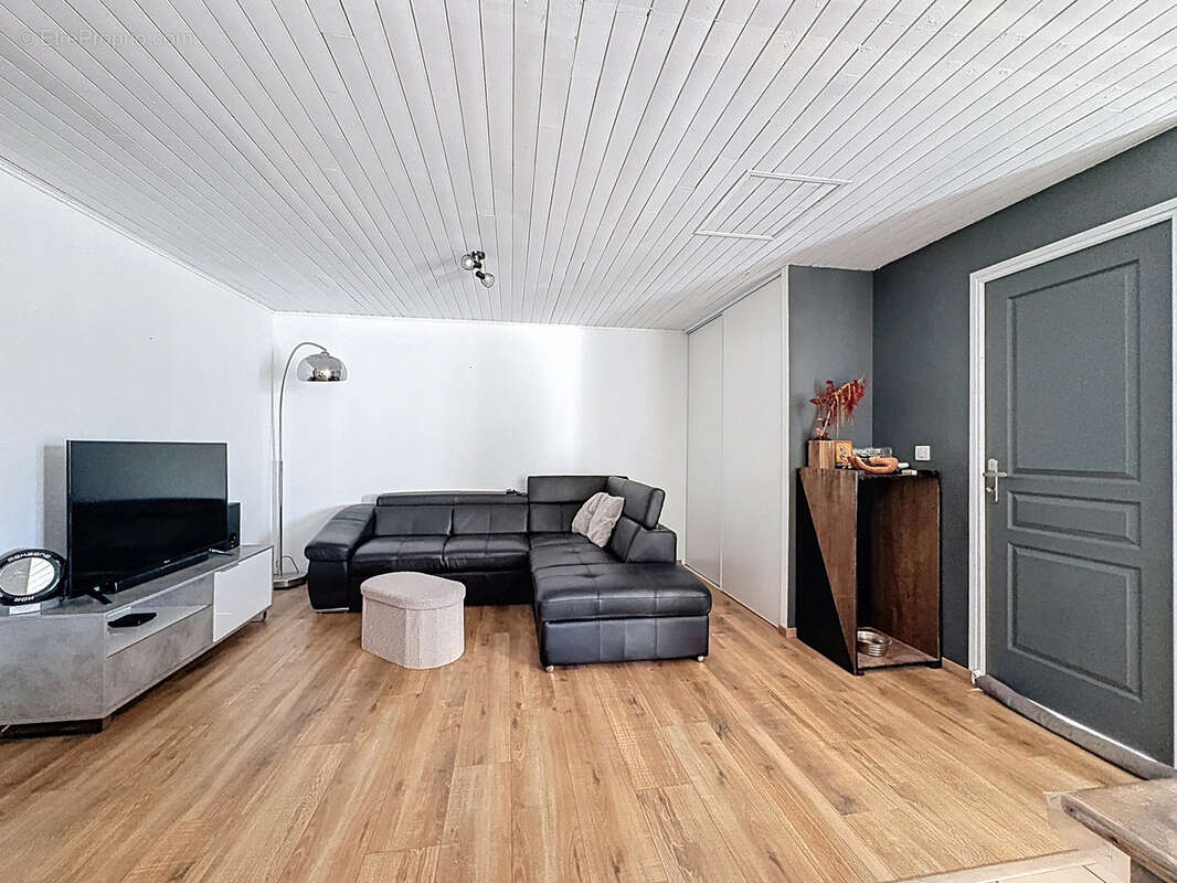 Prades de Salars. Maison contemporaine de plein pied avec jardin. - photo 2