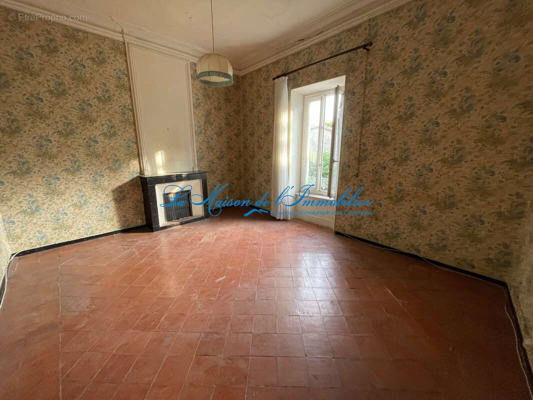 Saint Théodorit- Maison avec de 2 logements sur 532m2 de terrain - photo 5
