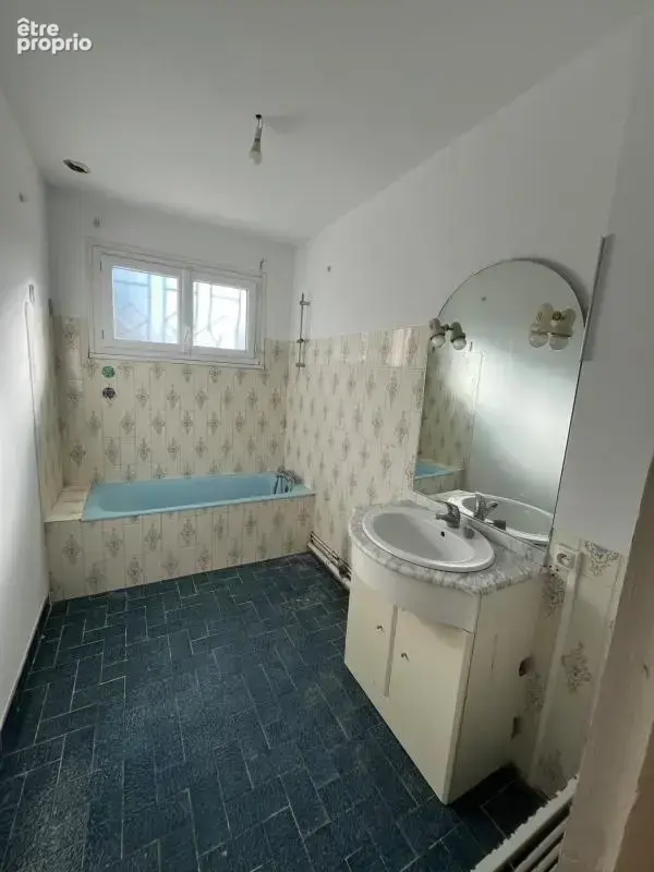 Maison lumineuse et bien entretenue de 3 chambres sur entresol  aménageable à RIBERAC (24) - photo 6