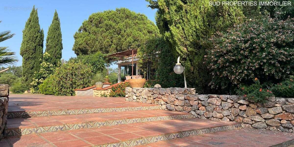 Maison à SAINT-ESTEVE