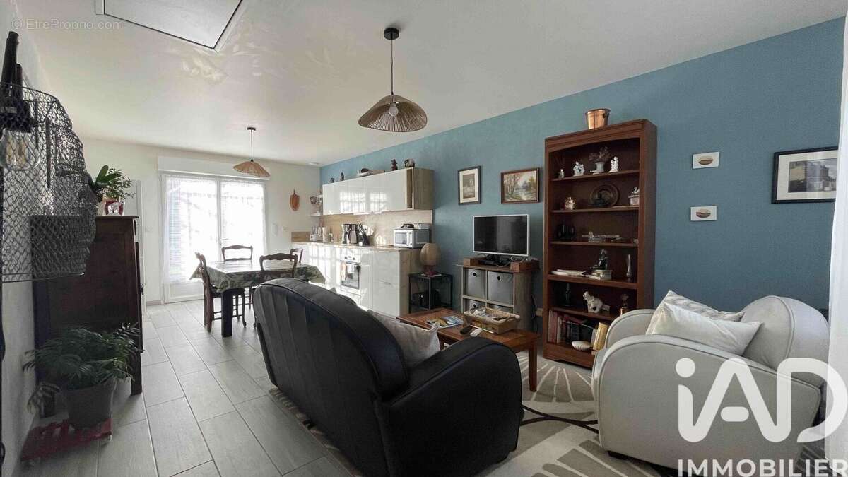 Photo 2 - Maison à LA VILLE-AUX-DAMES