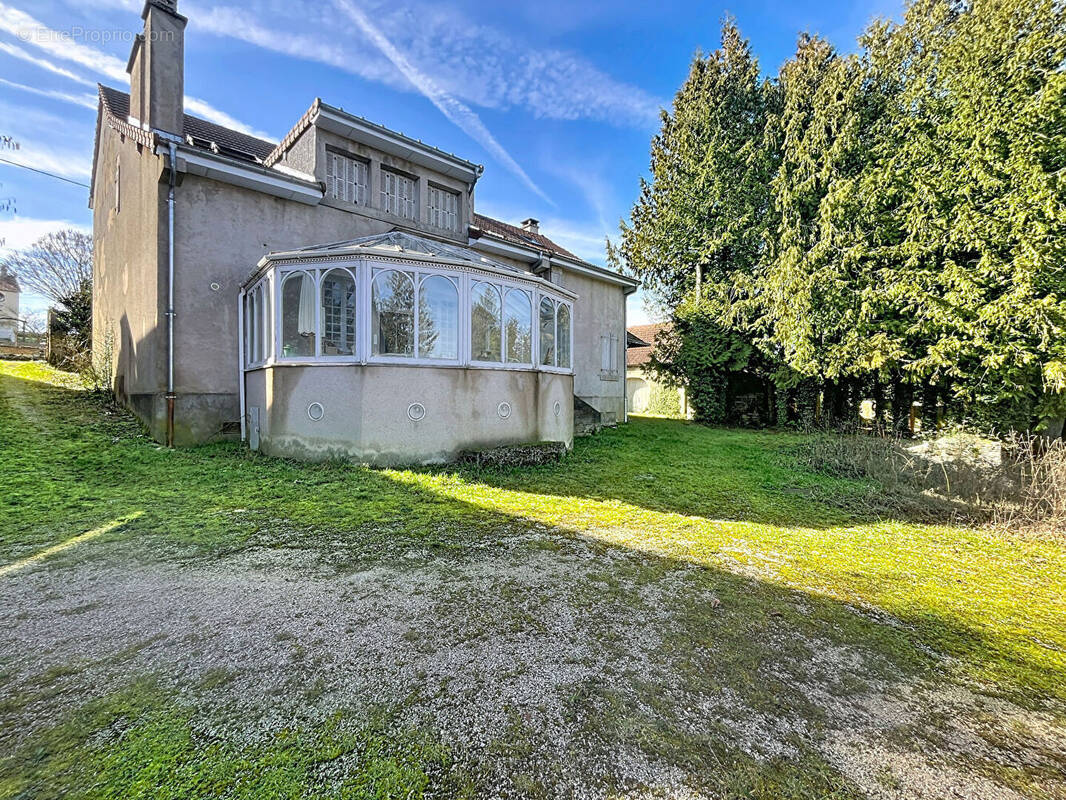 Maison à SAINT-BROING-LES-MOINES