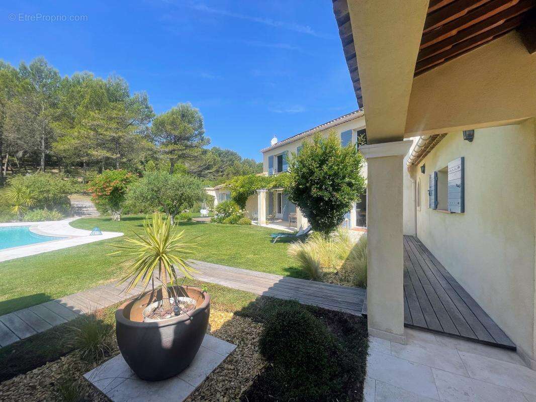 Maison 233 m² à Rognes  - photo 22
