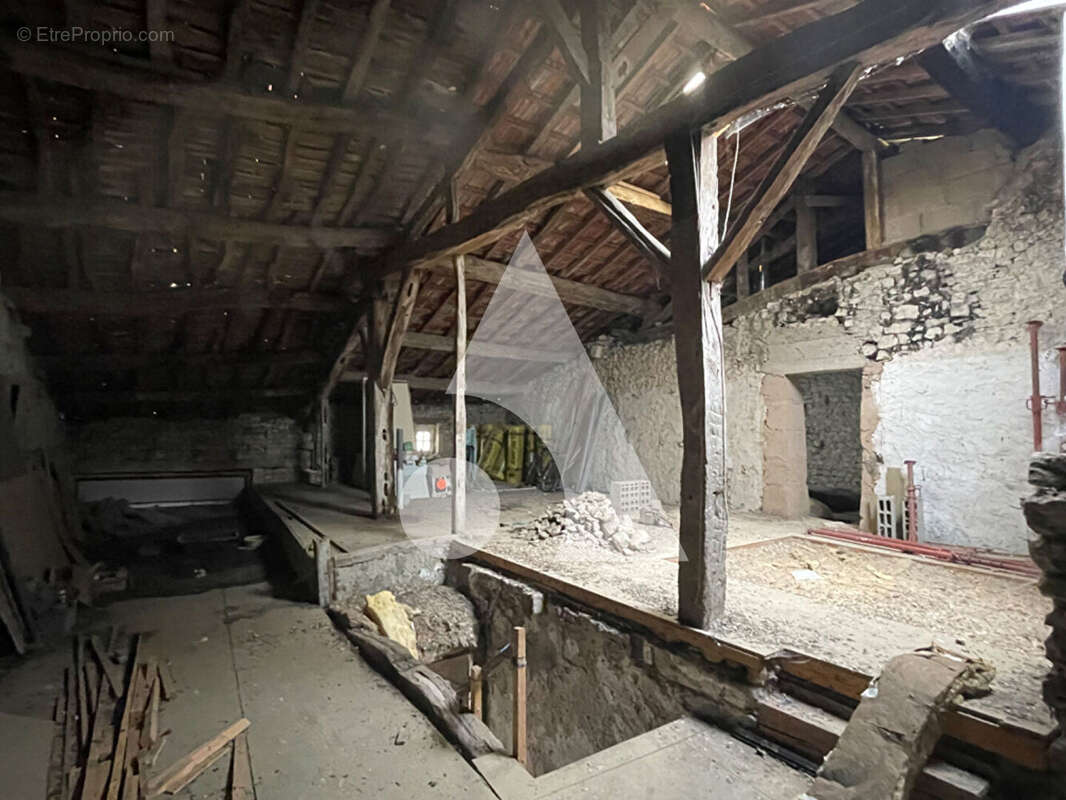 Maison à CHAUMONT-SUR-AIRE