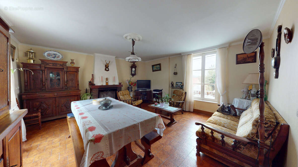 Appartement à BREUX-JOUY