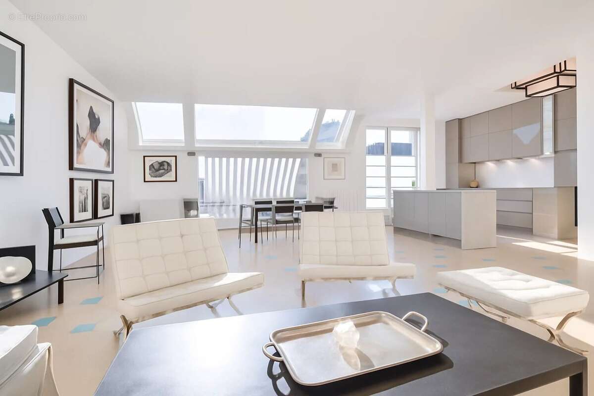 Appartement à PARIS-16E