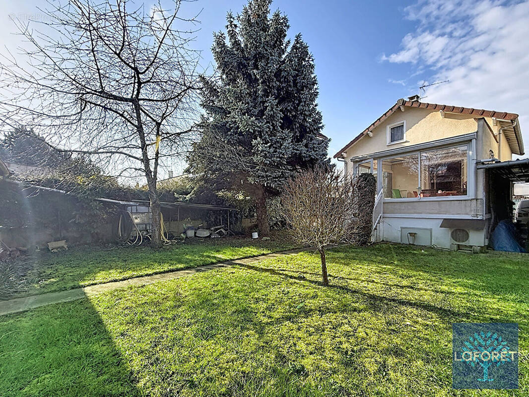 Maison à VIGNEUX-SUR-SEINE