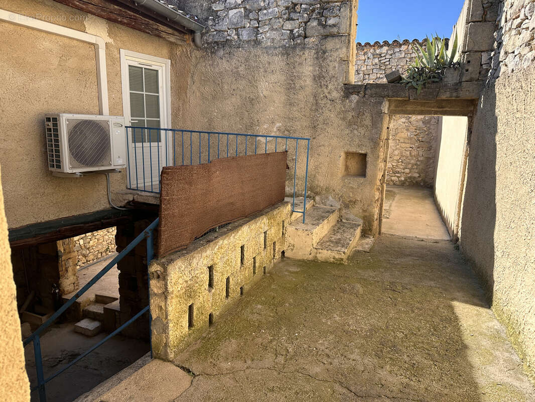 Maison de village, 1 cour et 2 terrasses - photo 5