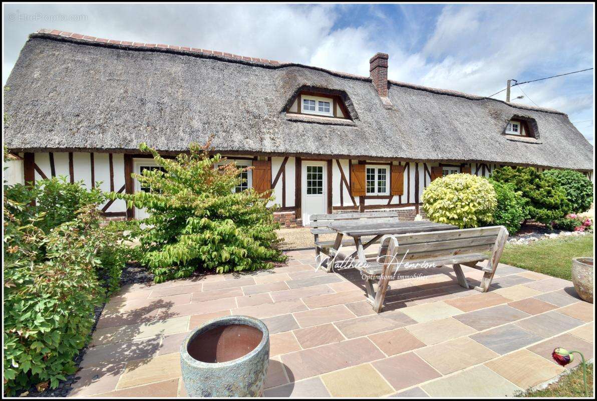 Maison de caractère chargée d'histoire, garage, DPE C ! - photo 3