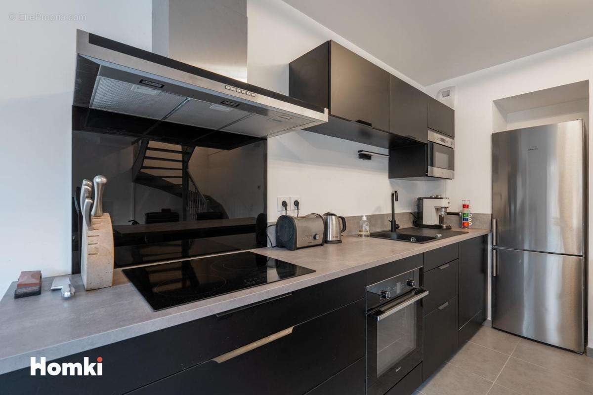 Maison à SIMIANE-COLLONGUE